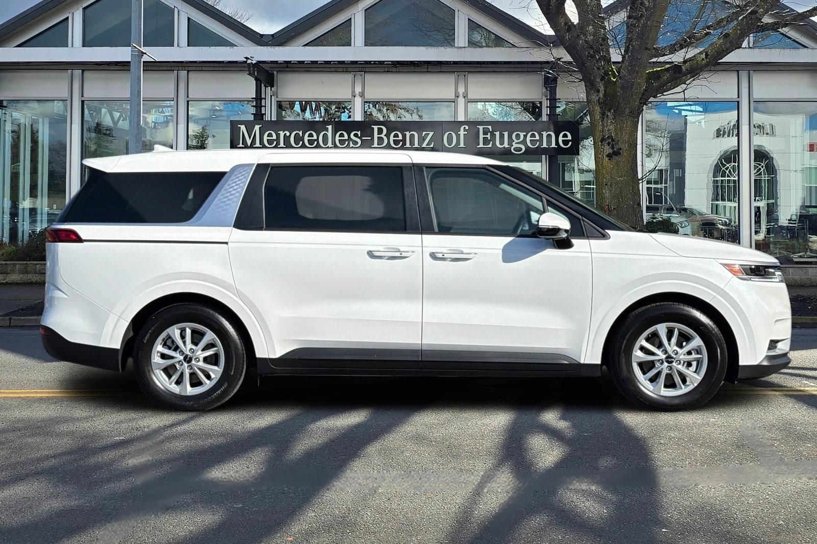 Used 2024 Kia Carnival Van