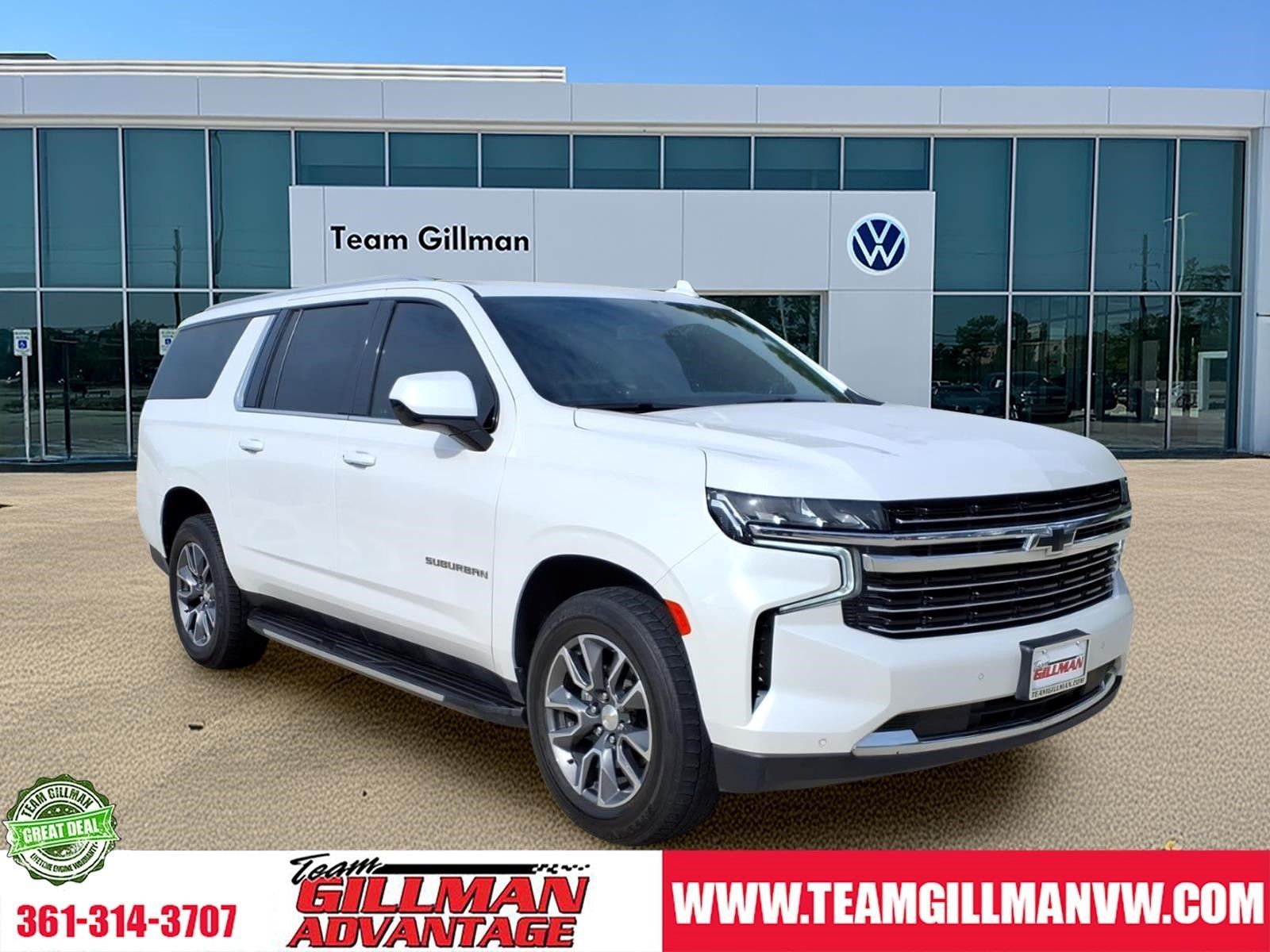 White (Iridescent Pearl Tricoat) 2022 Chevrolet Suburban SUV / Crossover 4X2 Automatic