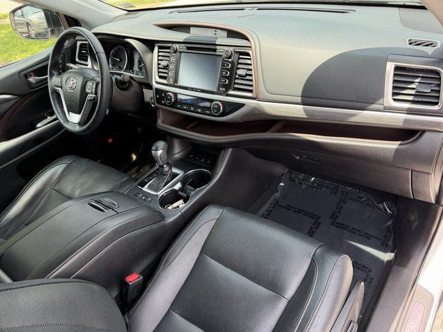Used 2019 Blizzard Pearl Toyota Limited Platinum image 34