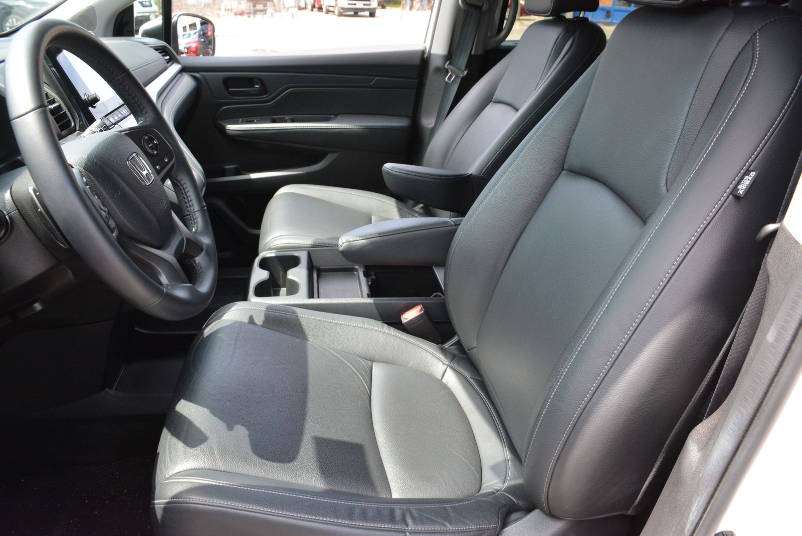View vehicle photo 7