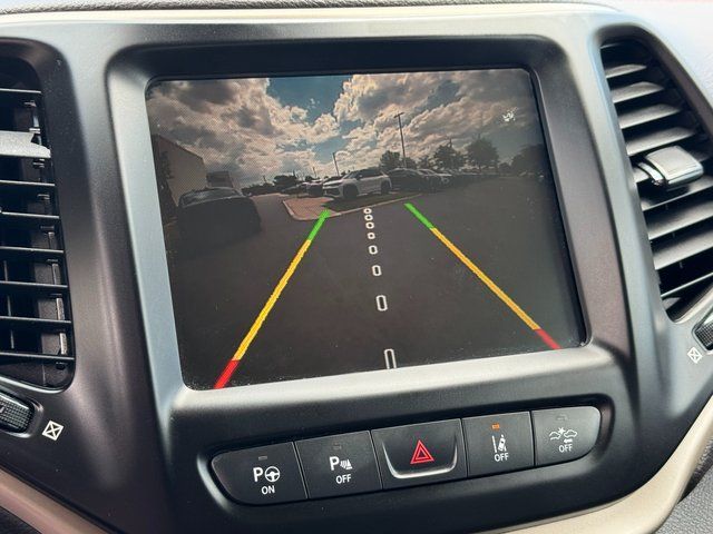 Used 2016 Red Jeep Trailhawk image 19