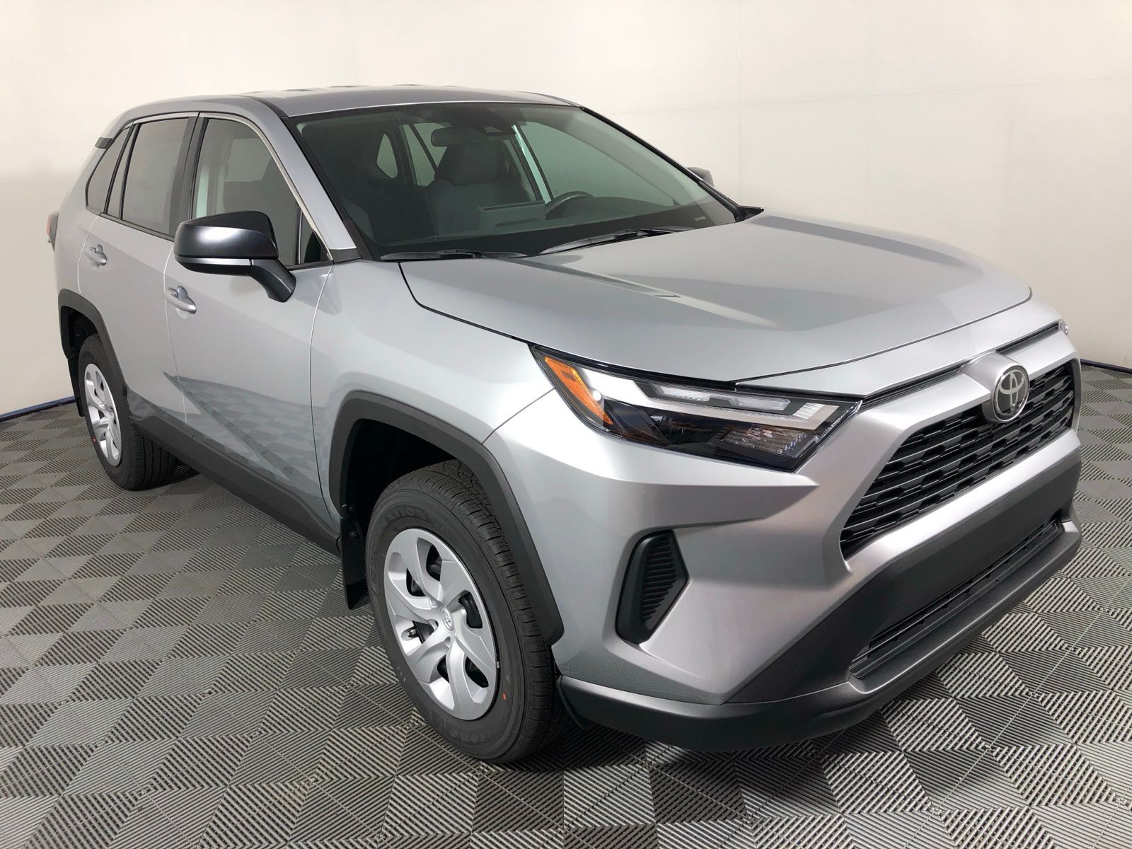 2025 Toyota RAV4 LE 3
