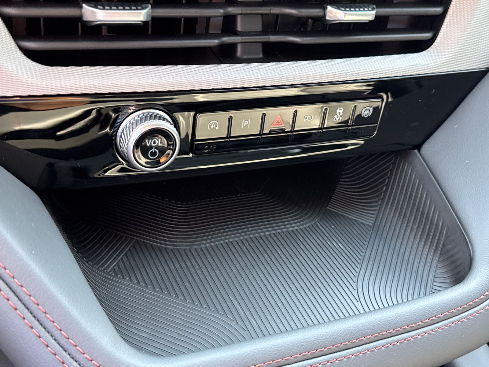 2025 Ford Explorer photo 29