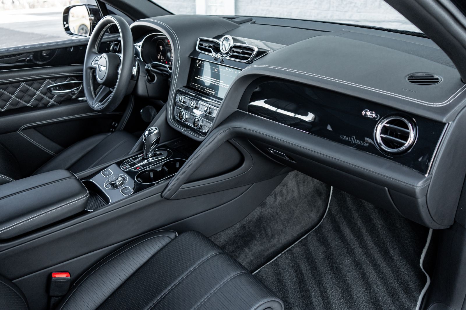 2021 Bentley Bentayga V8 photo 2