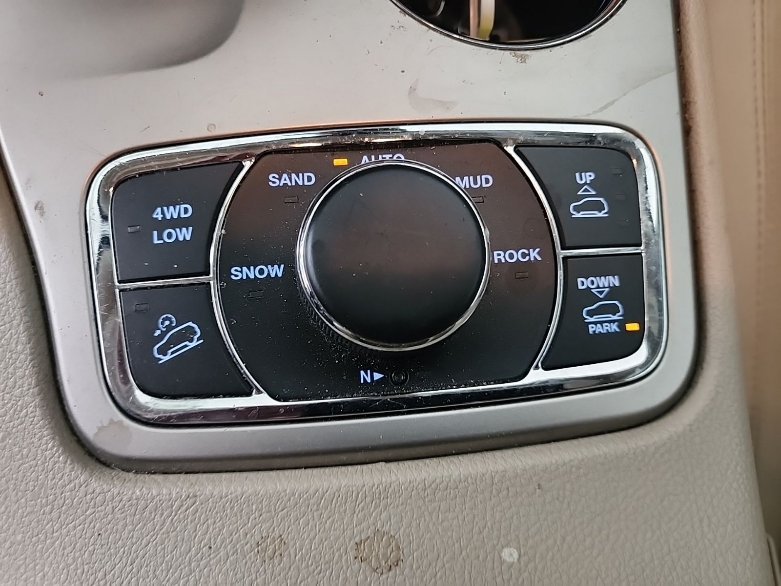 Used 2014 Bright White Clearcoat Jeep Overland image 26