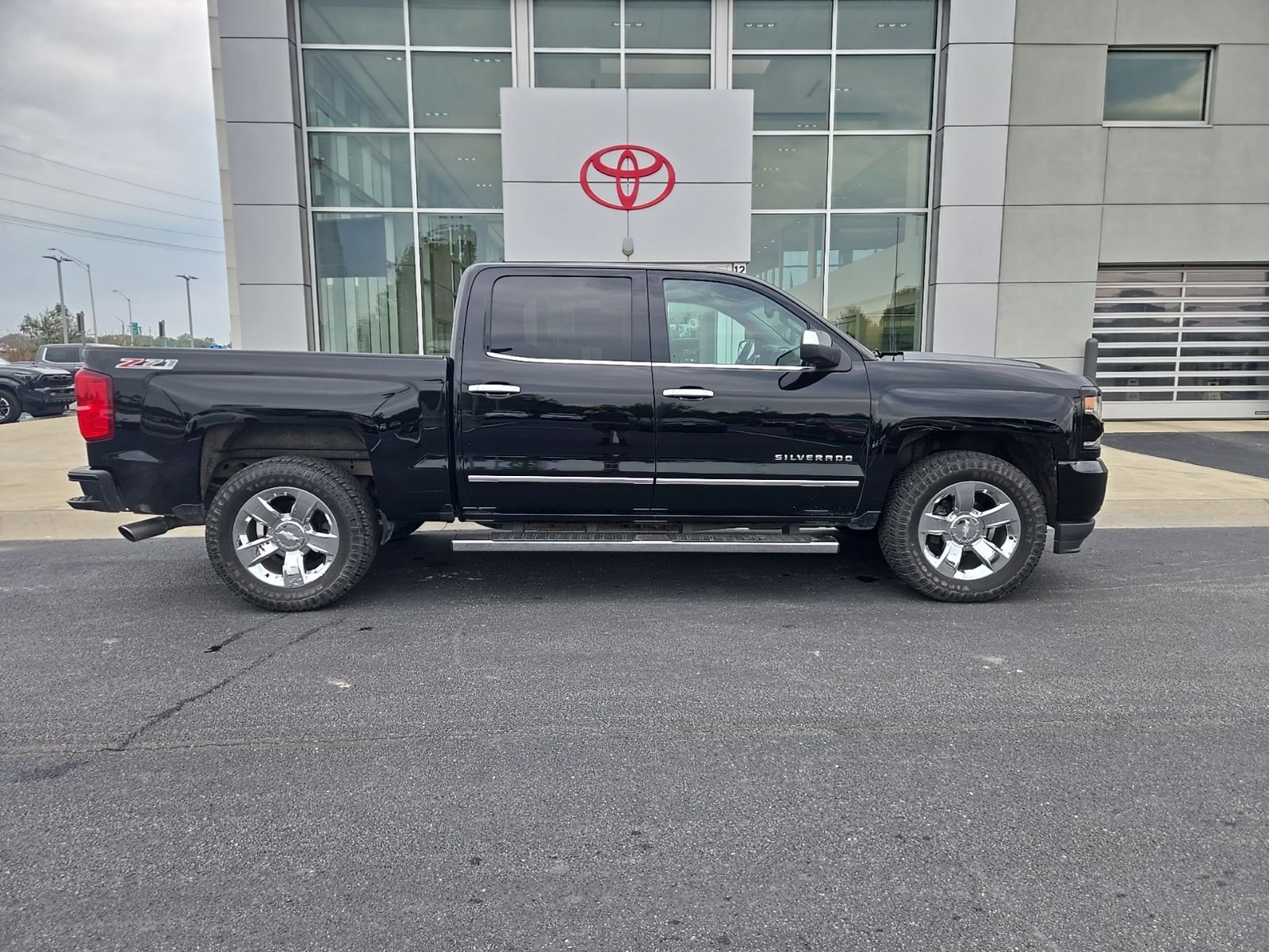 Used 2017 Chevrolet Silverado 1500 LTZ with VIN 3GCUKSEC5HG441186 for sale in Whitestown, IN