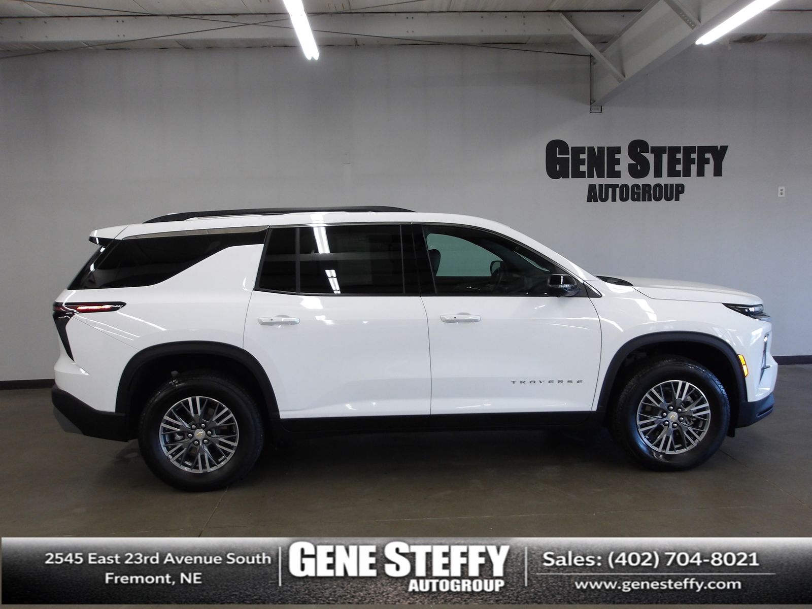 Summit White 2025 Chevrolet Traverse LT FWD SUV / Crossover Front-Wheel Drive 8-Speed Automatic