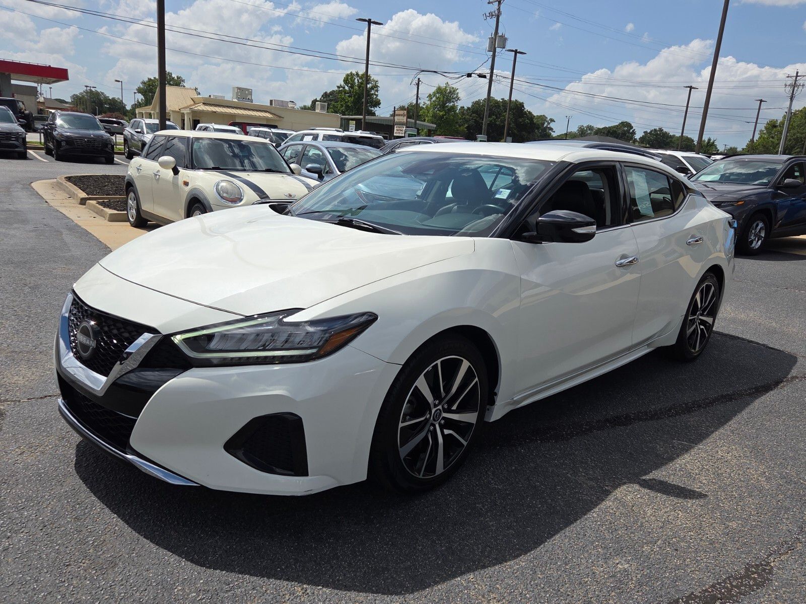 Used 2023 White Nissan SV image 3