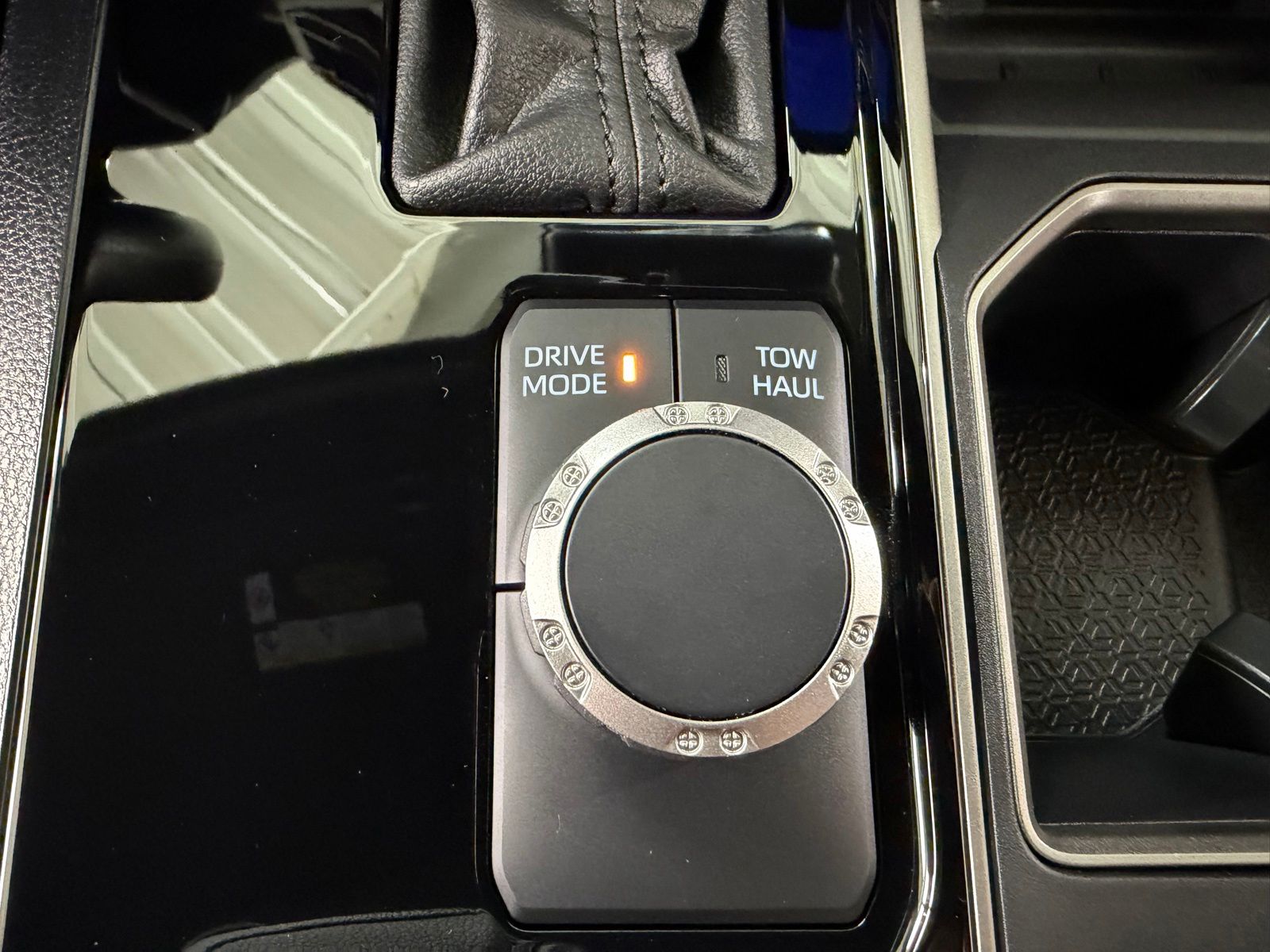 Used 2025 White Toyota SR5 image 37