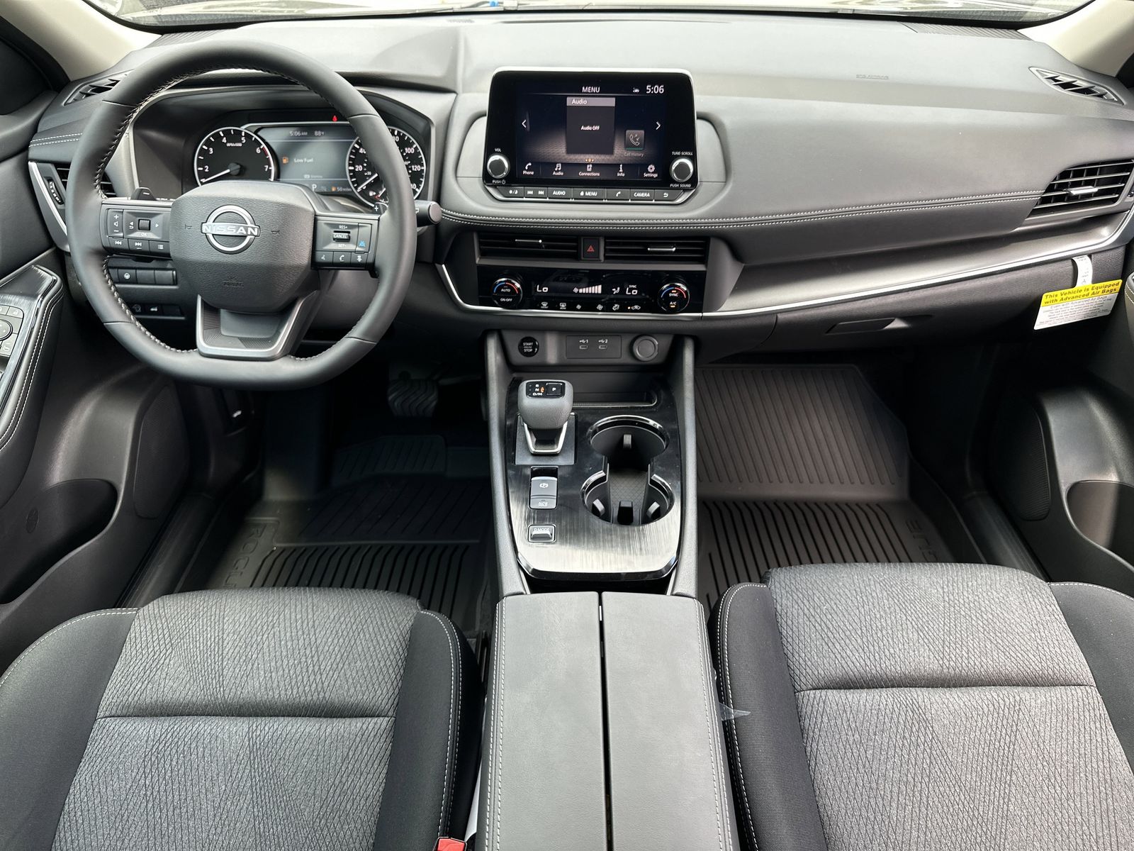 2025 Nissan Rogue SV photo 2