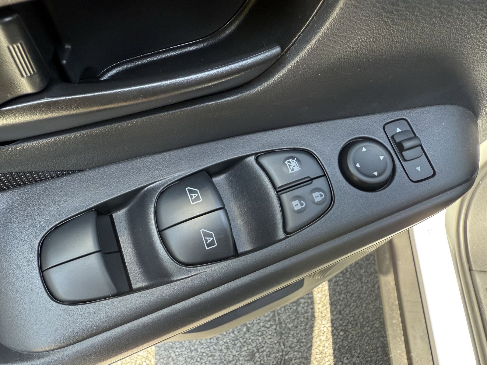 2025 Nissan Kicks Play S photo 17