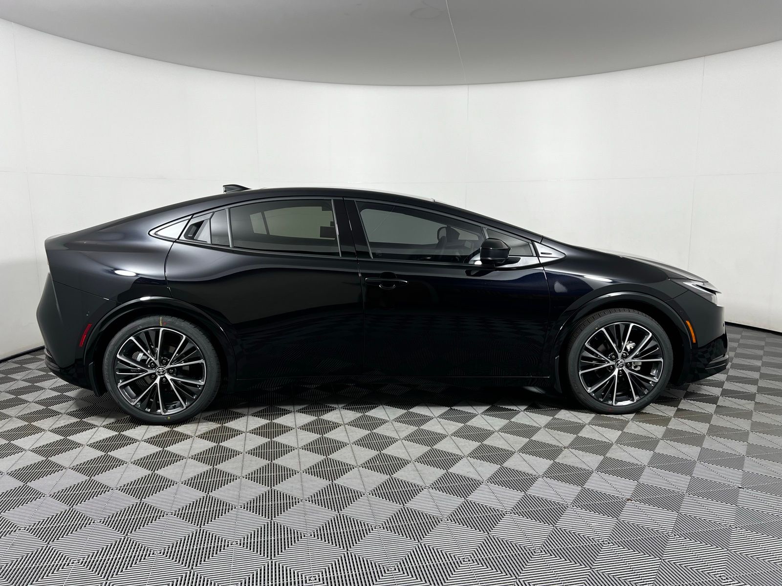 2025 Toyota Prius Limited 4