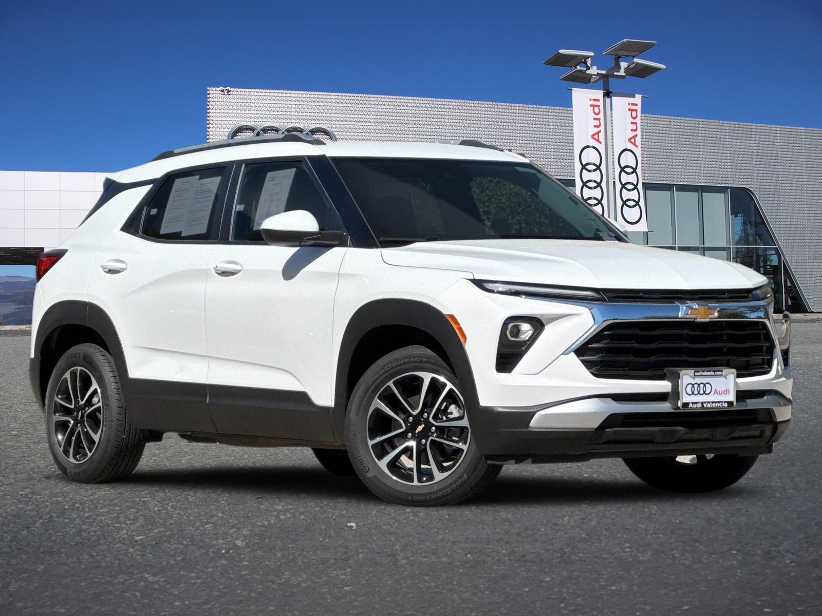 Summit White 2025 Chevrolet Trailblazer SUV / Crossover Four-Wheel Drive 9-Speed Automatic