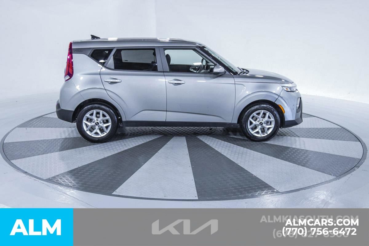 2022 Kia Soul LX 12