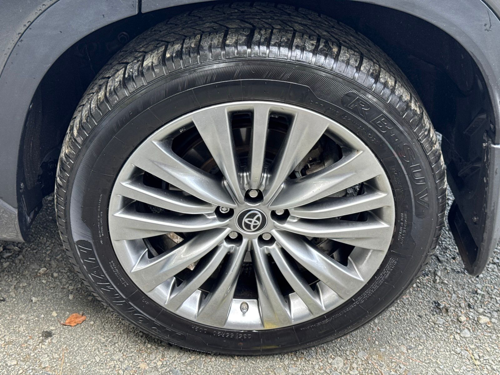Used 2023 Magnetic Gray Metallic Toyota Platinum image 24