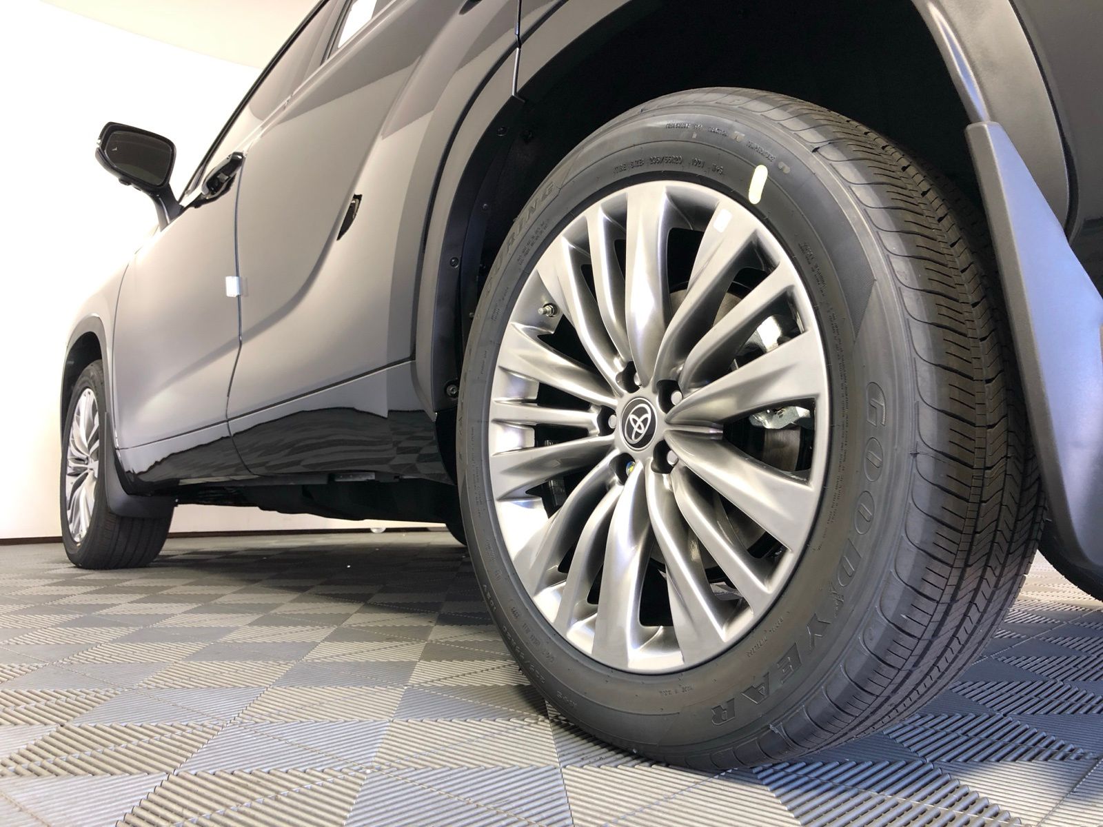 Thumbnail: 2025 Toyota Highlander - 27
