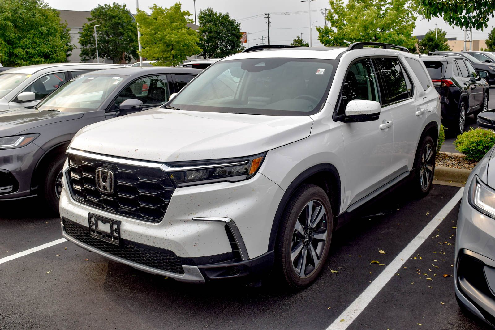 Platinum White Pearl 2025 Honda Pilot SUV / Crossover  Automatic