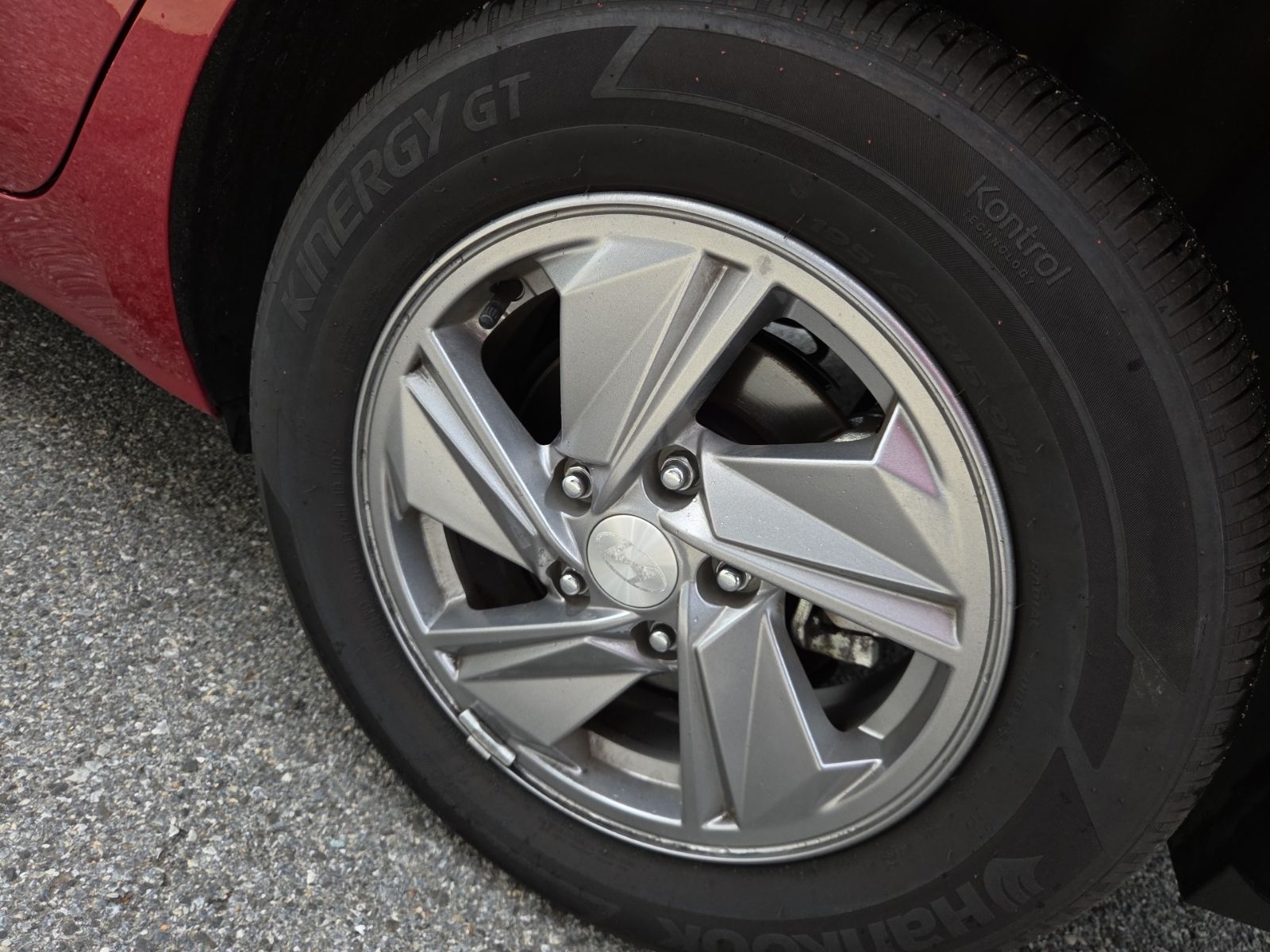 Used 2025 Red Hyundai SE image 9