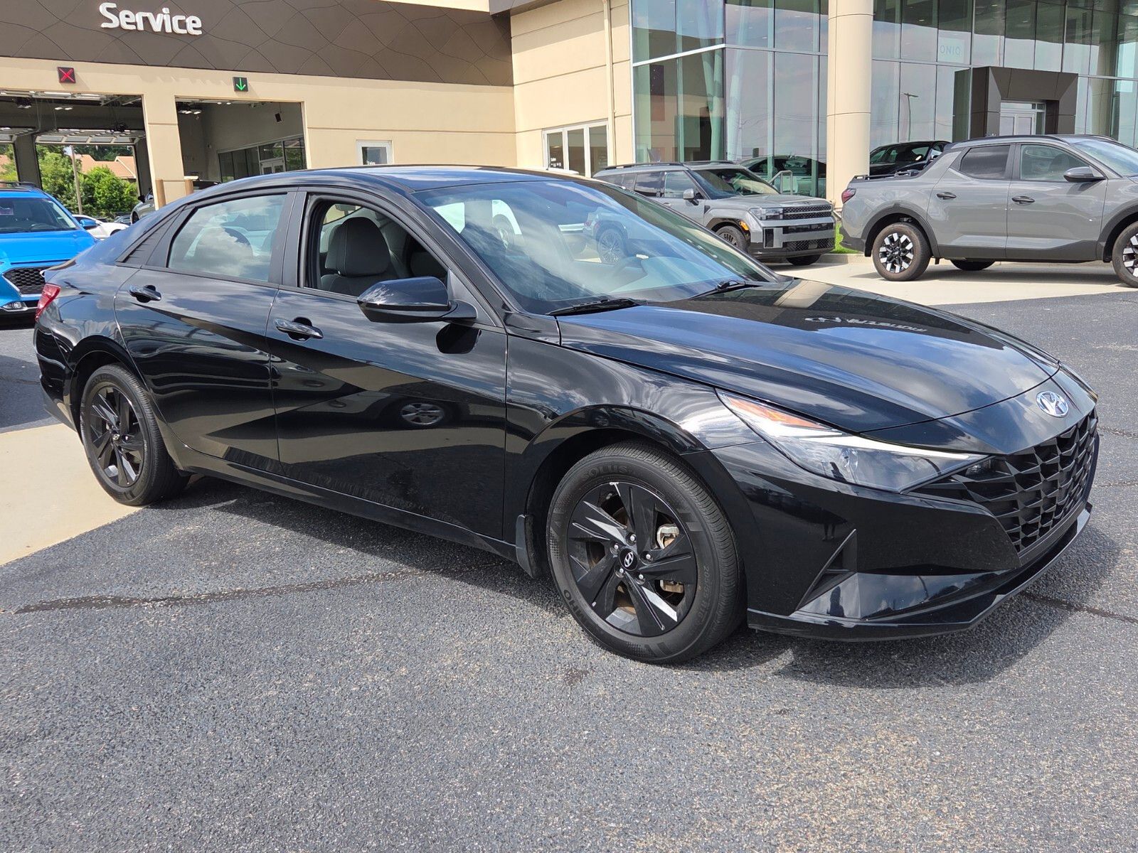 Used 2023 Black Hyundai SEL image 2