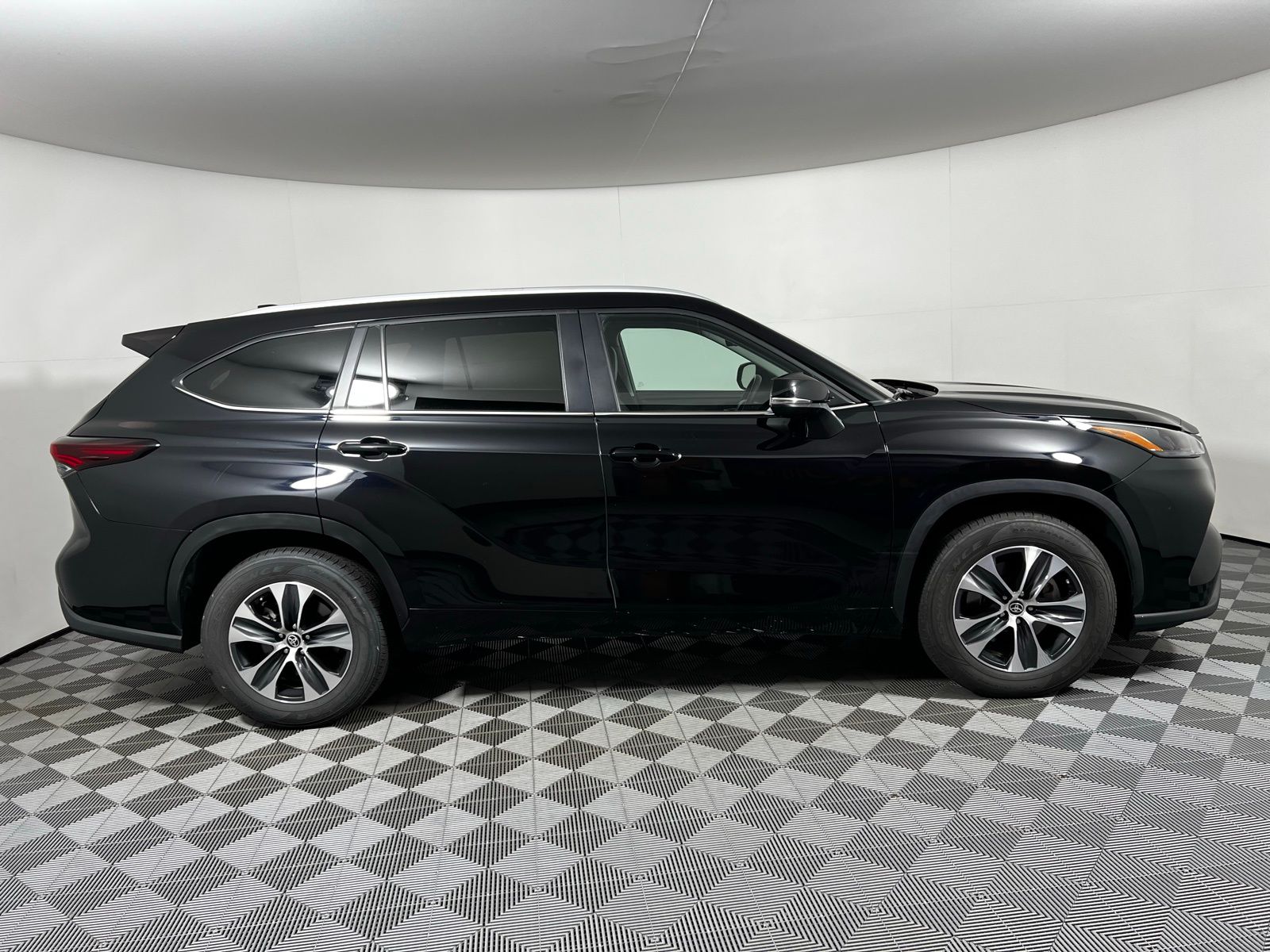 Thumbnail: 2024 Toyota Highlander - 4