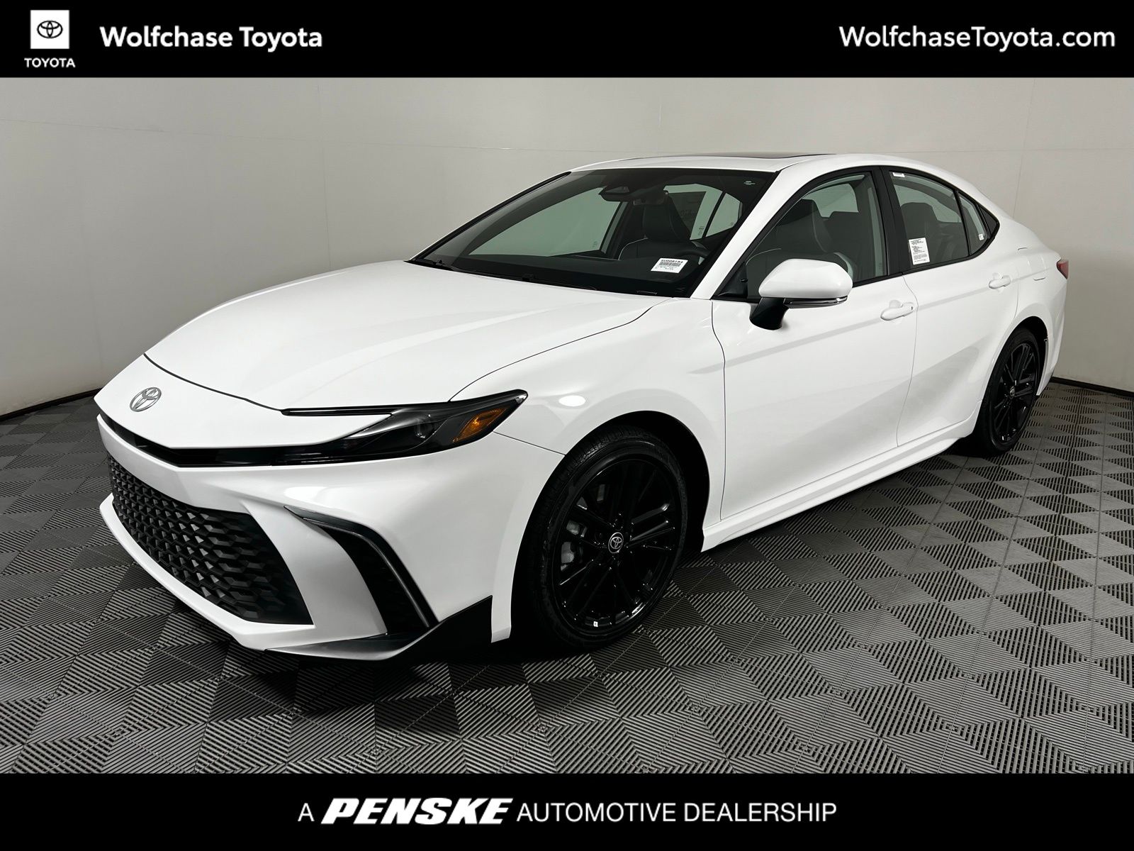 2025 Toyota Camry SE Hero Image