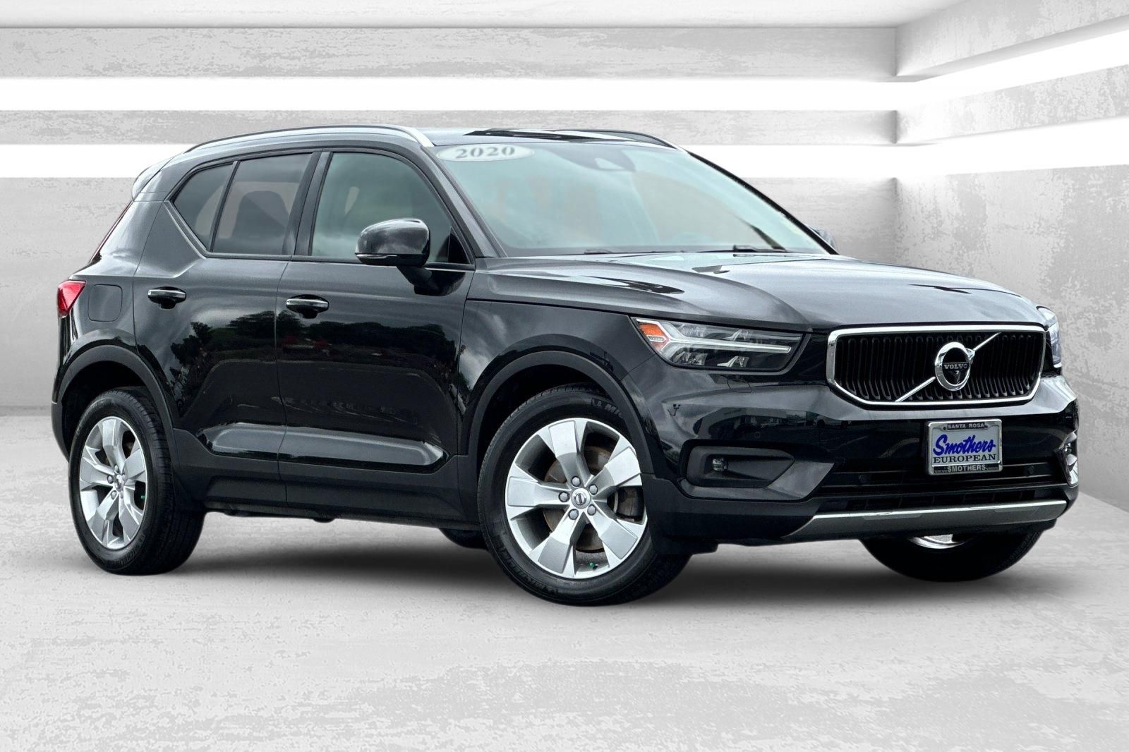 Black Stone 2020 Volvo XC40 T4 Momentum FWD SUV / Crossover Front-Wheel Drive Automatic