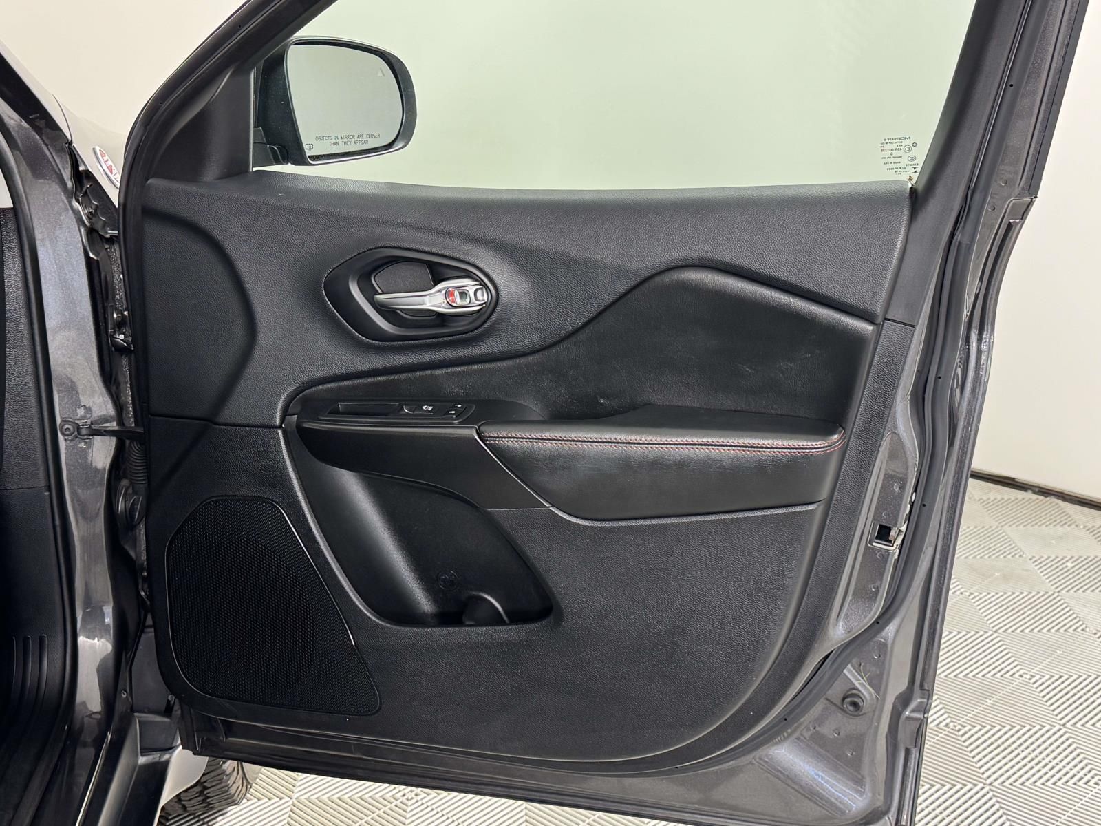 Used 2019 Gray Jeep Trailhawk image 19