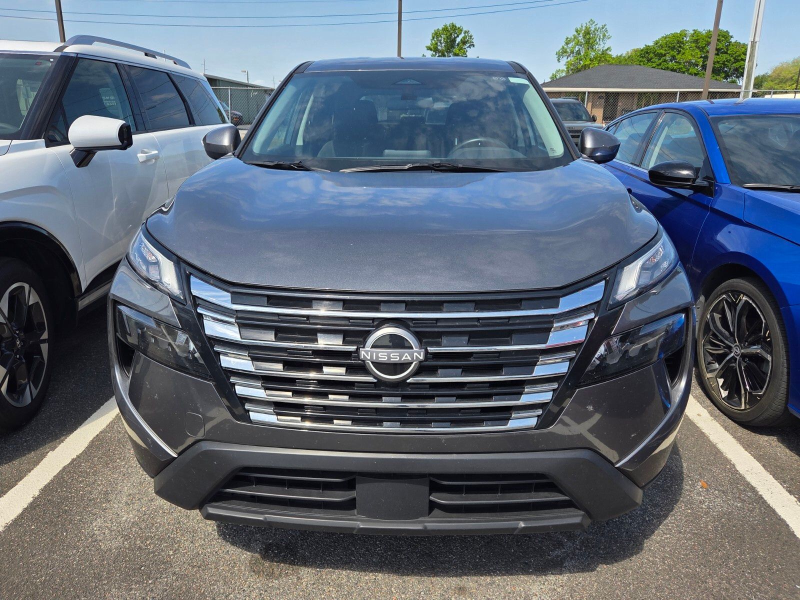 Used 2025 Gray Nissan SV image 2