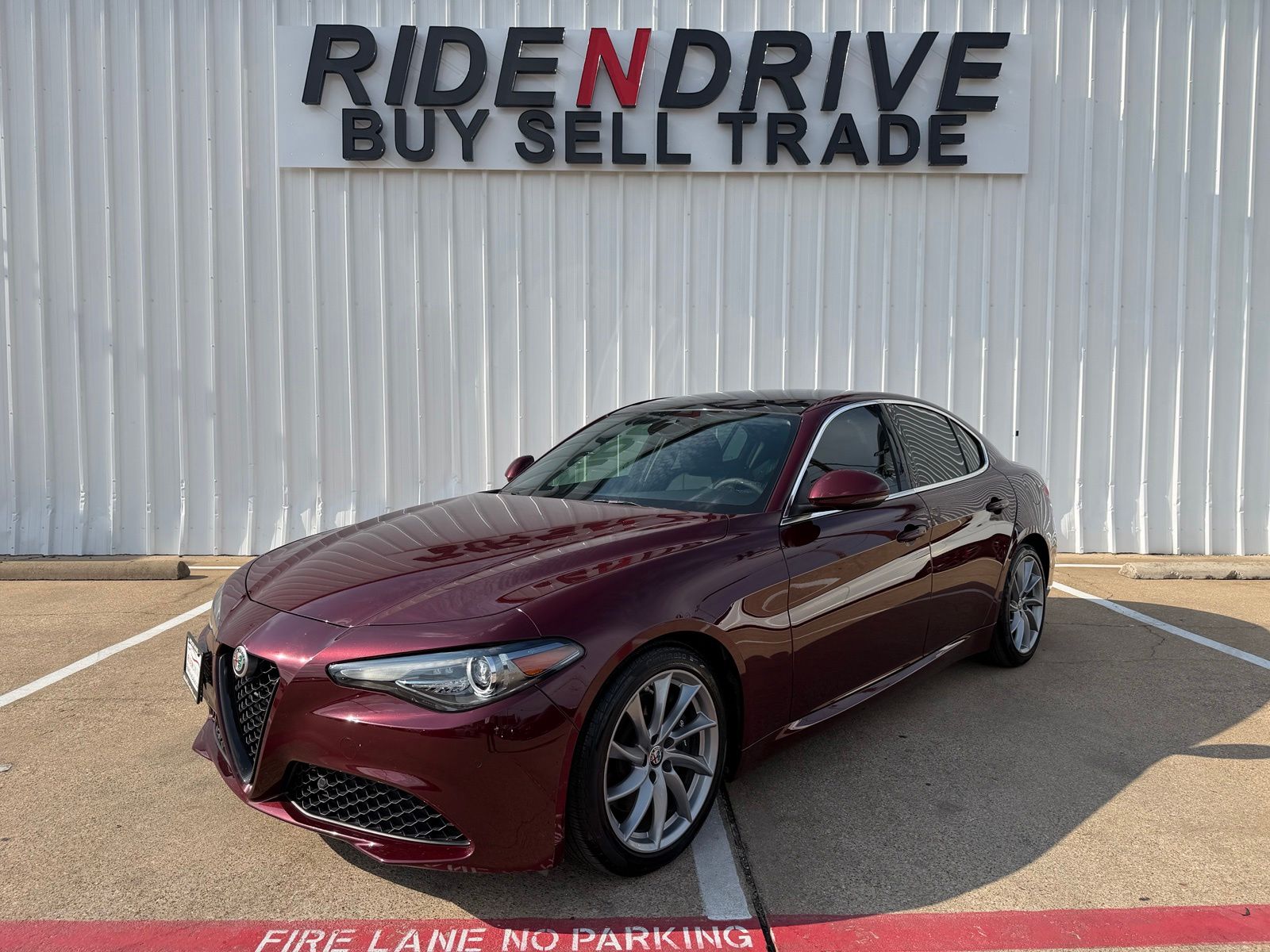 Monza Red Metallic 2017 Alfa Romeo Giulia Sedan Rear-Wheel Drive 8-Speed Automatic
