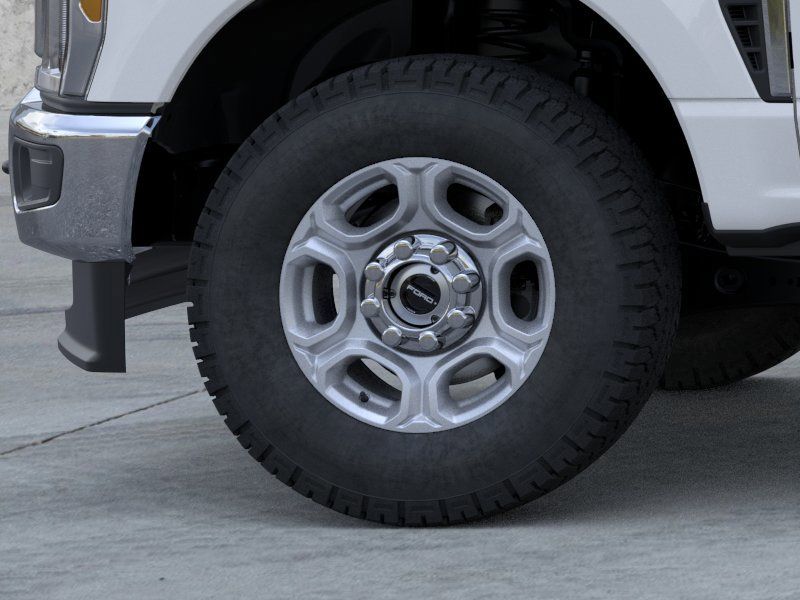 New 2026 Oxford White Ford XLT image 19