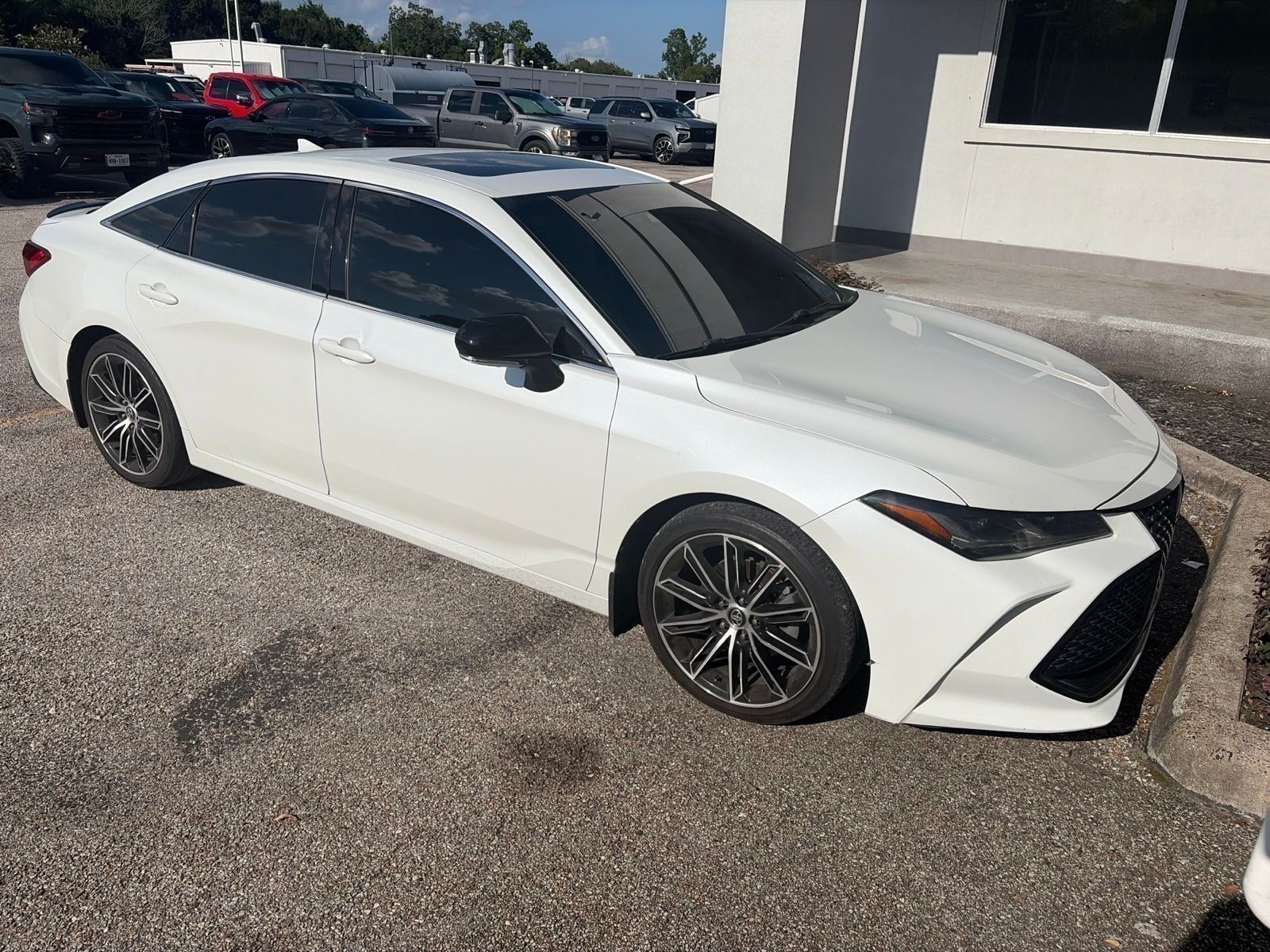 Pearl 2020 Toyota Avalon Sedan Front-Wheel Drive 8-Speed Automatic