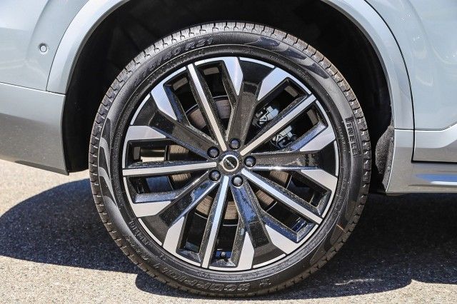2026 Volvo XC90 Plus - Photo 10