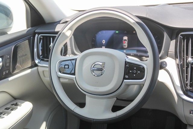 2025 Volvo V60 Cross Country Ultra - Photo 16