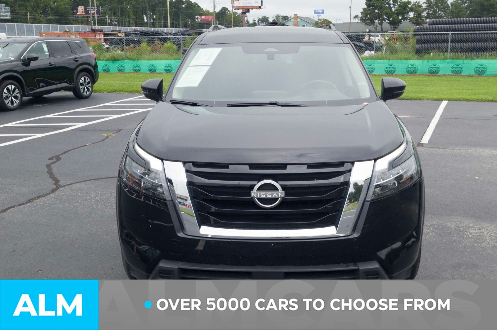 2024 Nissan Pathfinder SV photo 2