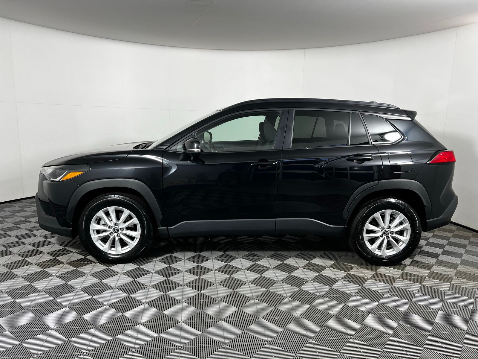 Thumbnail: 2025 Toyota Corolla Cross - 8