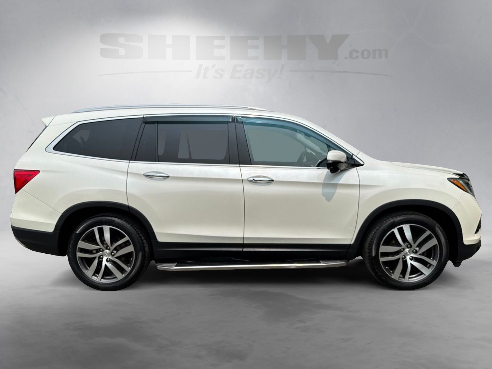 Used 2017 White Diamond Pearl Honda Touring image 9