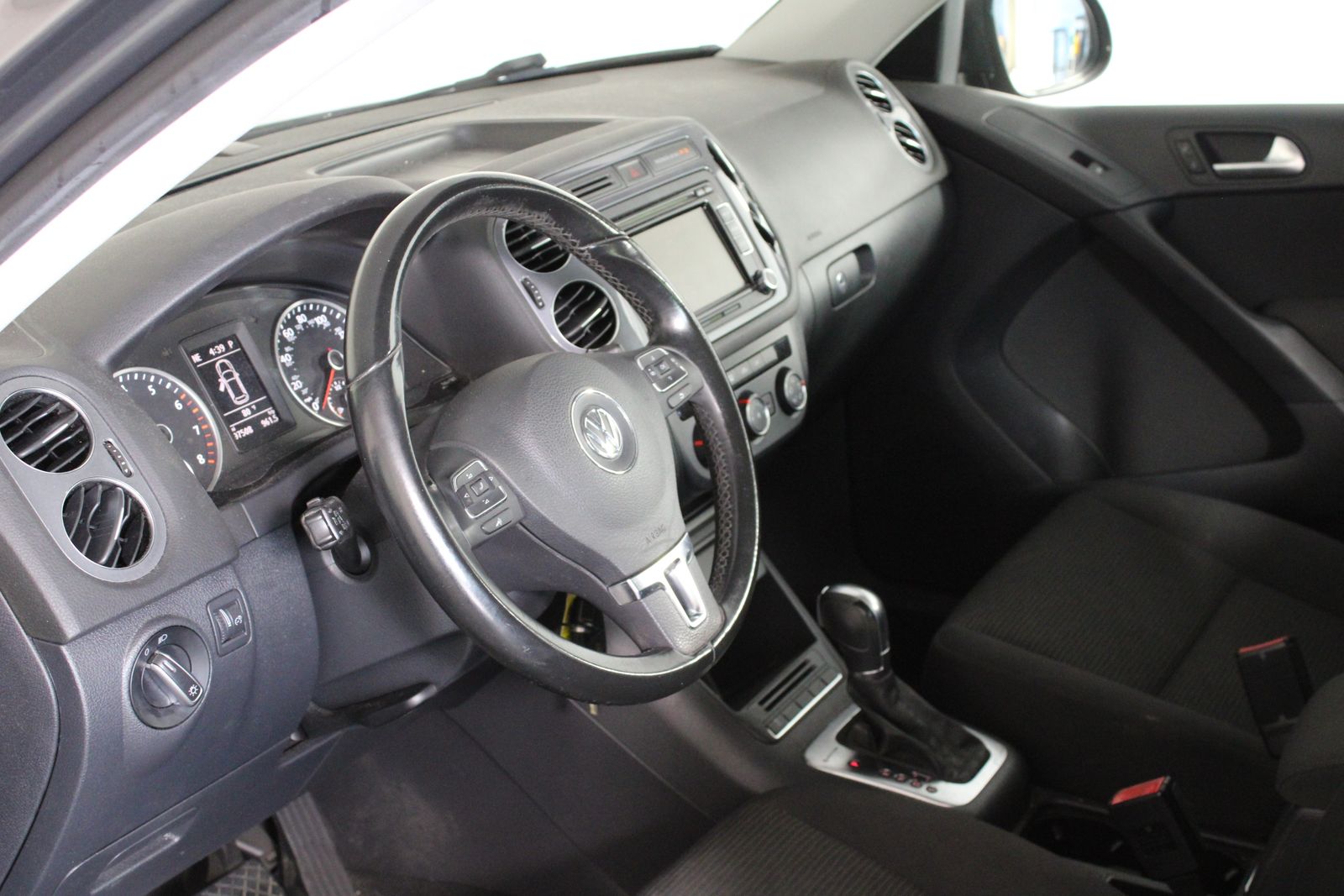 Used 2015 Gray Volkswagen S image 39