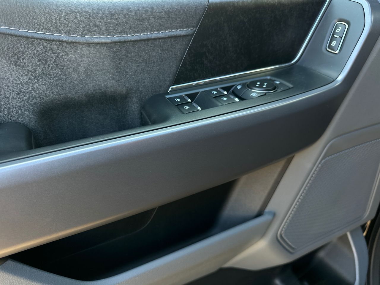 2025 Ford F-150 Lightning XLT - Photo 32