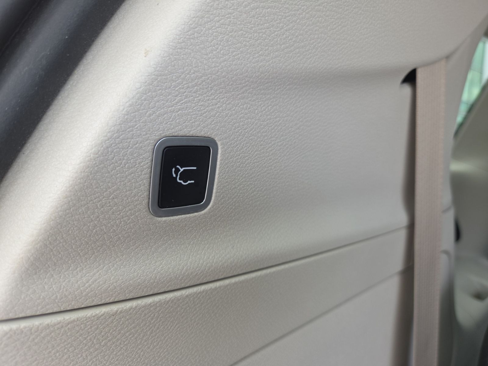 used 2018 Chrysler Pacifica car, priced at $18,250