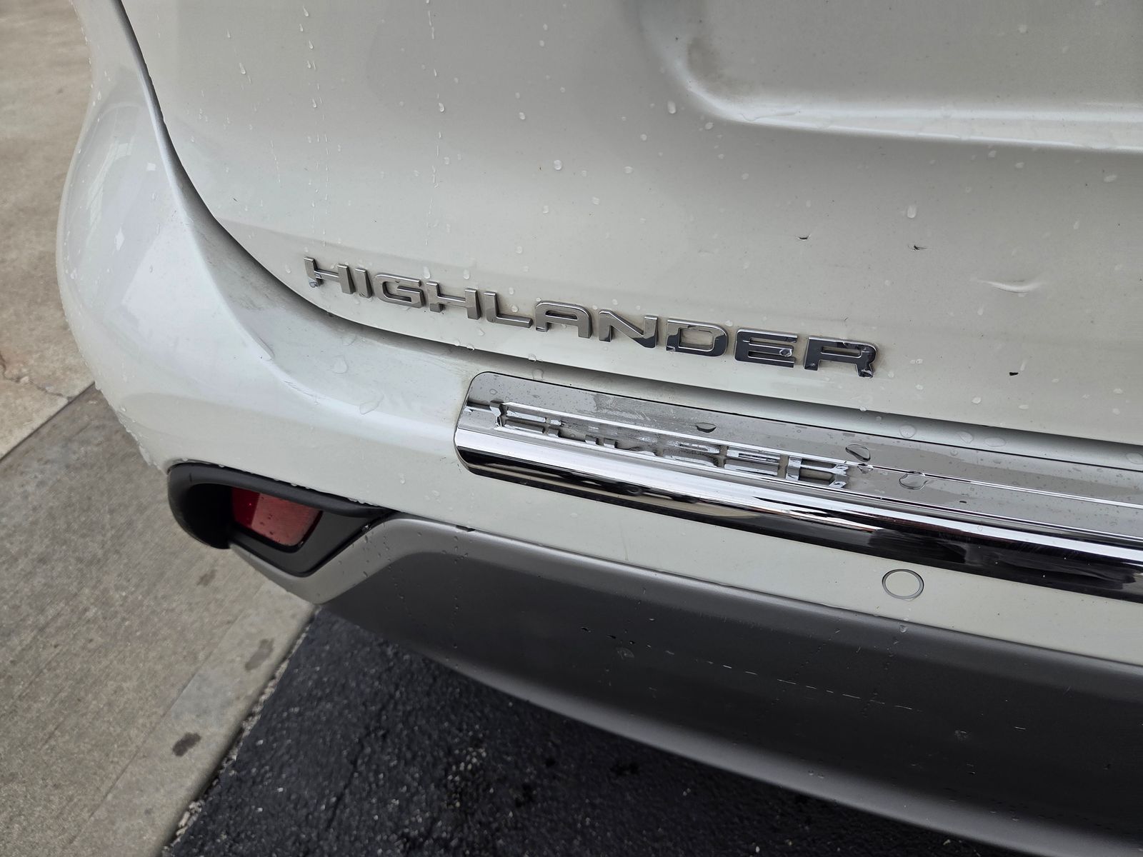 used 2021 Toyota Highlander car, priced at $29,325
