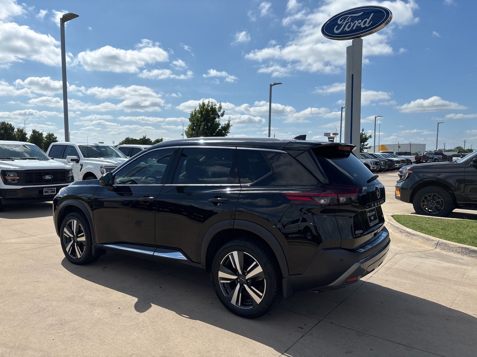 View vehicle photo 3