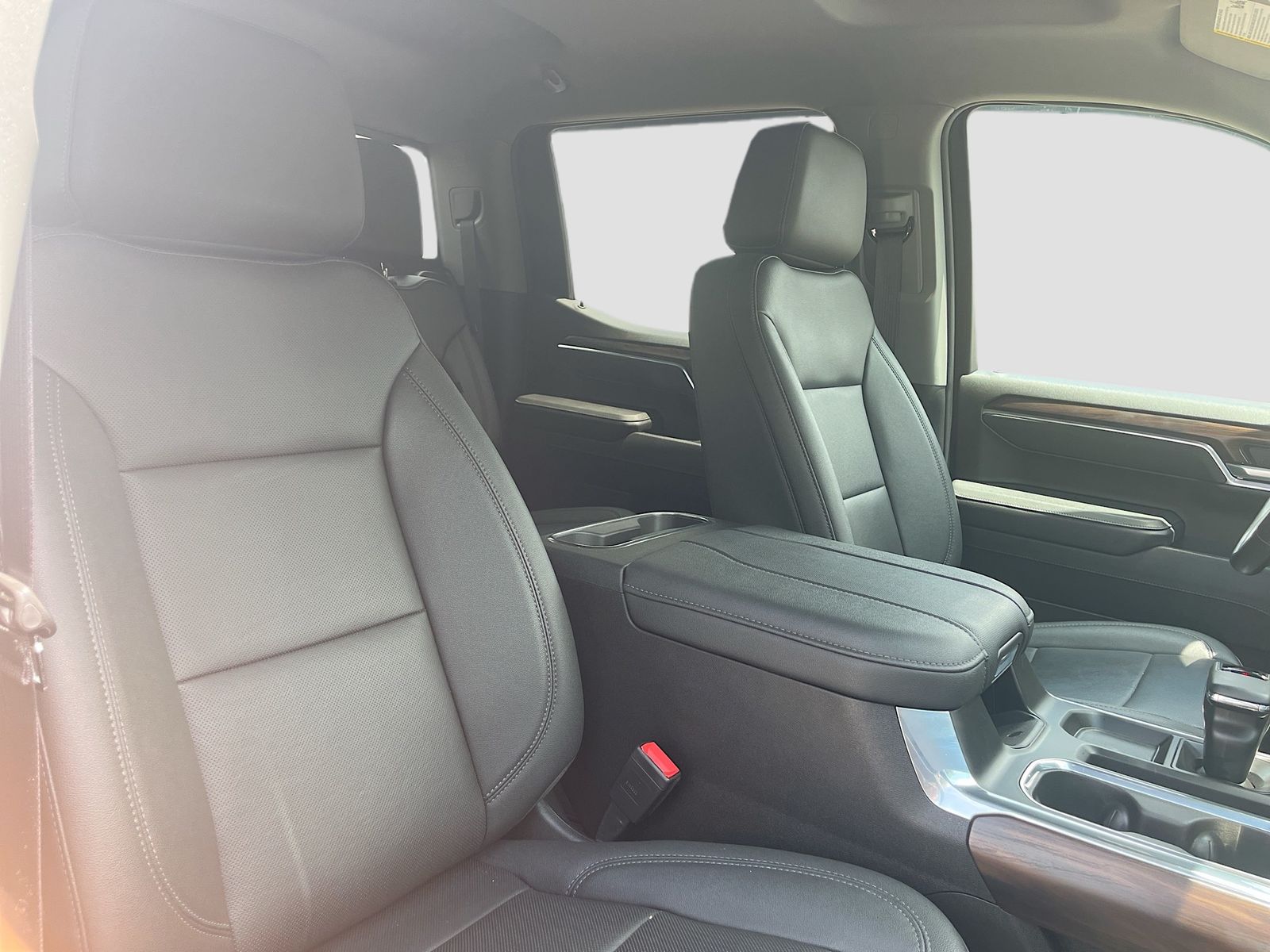 Used 2023 White GMC SLT image 29