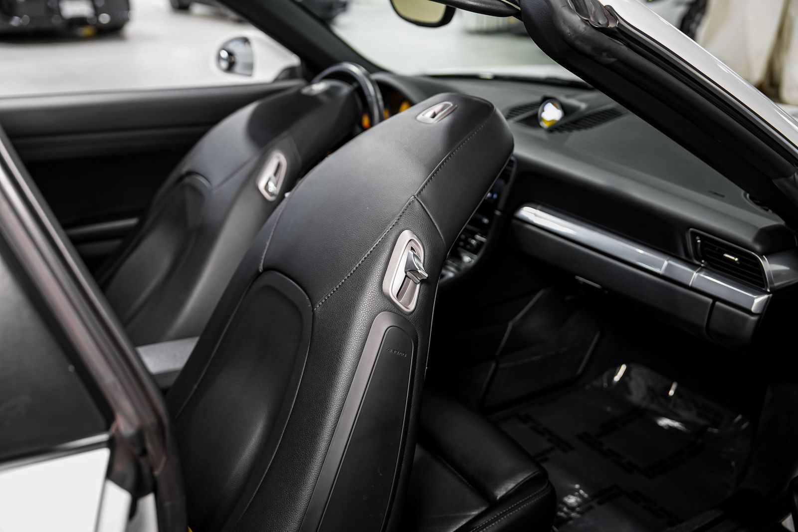 2017 Porsche 911 Targa 4 — photo 37