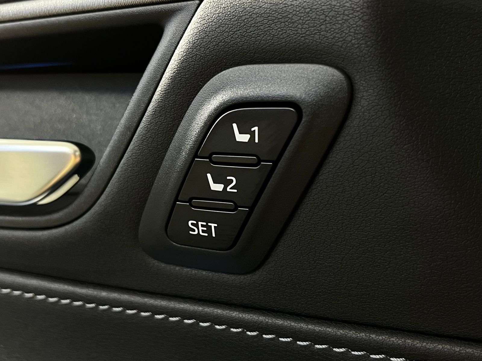 2021 Toyota Venza XLE 15