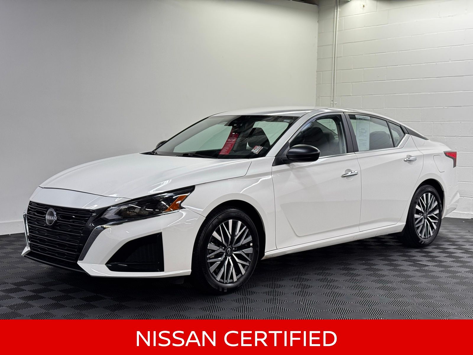 Glacier White 2025 Nissan Altima 2.5 SV FWD Sedan Front-Wheel Drive Continuously Variable Transmission