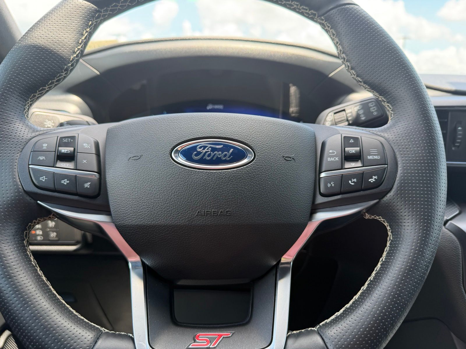2020 Ford Explorer image 20