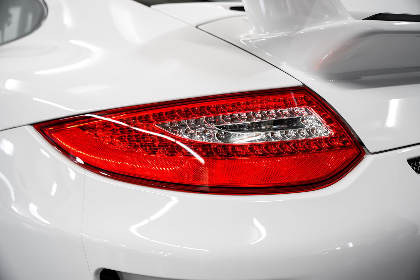 2010 Porsche 911 GT3 — photo 32