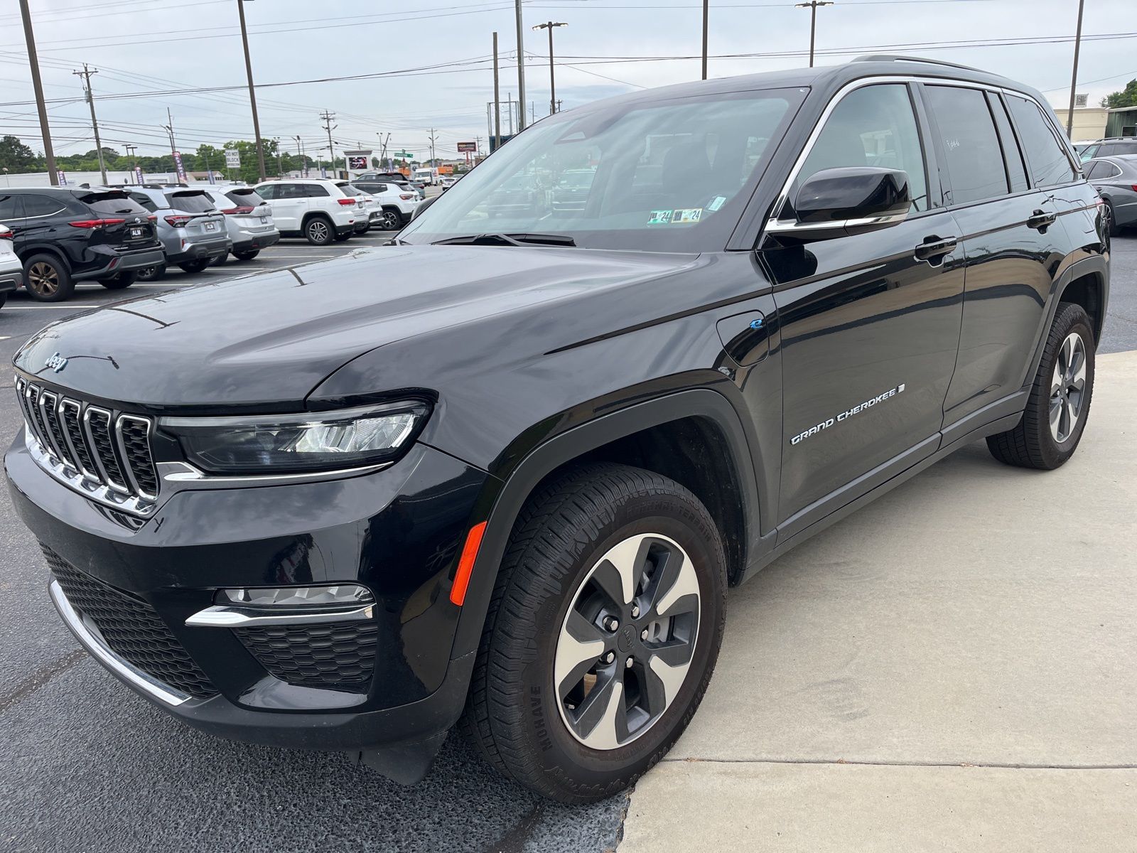 View vehicle photo 5
