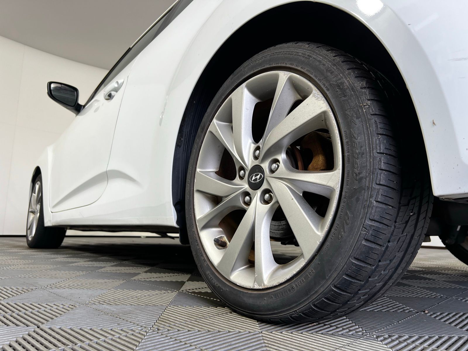 Thumbnail: 2016 Hyundai Veloster - 9