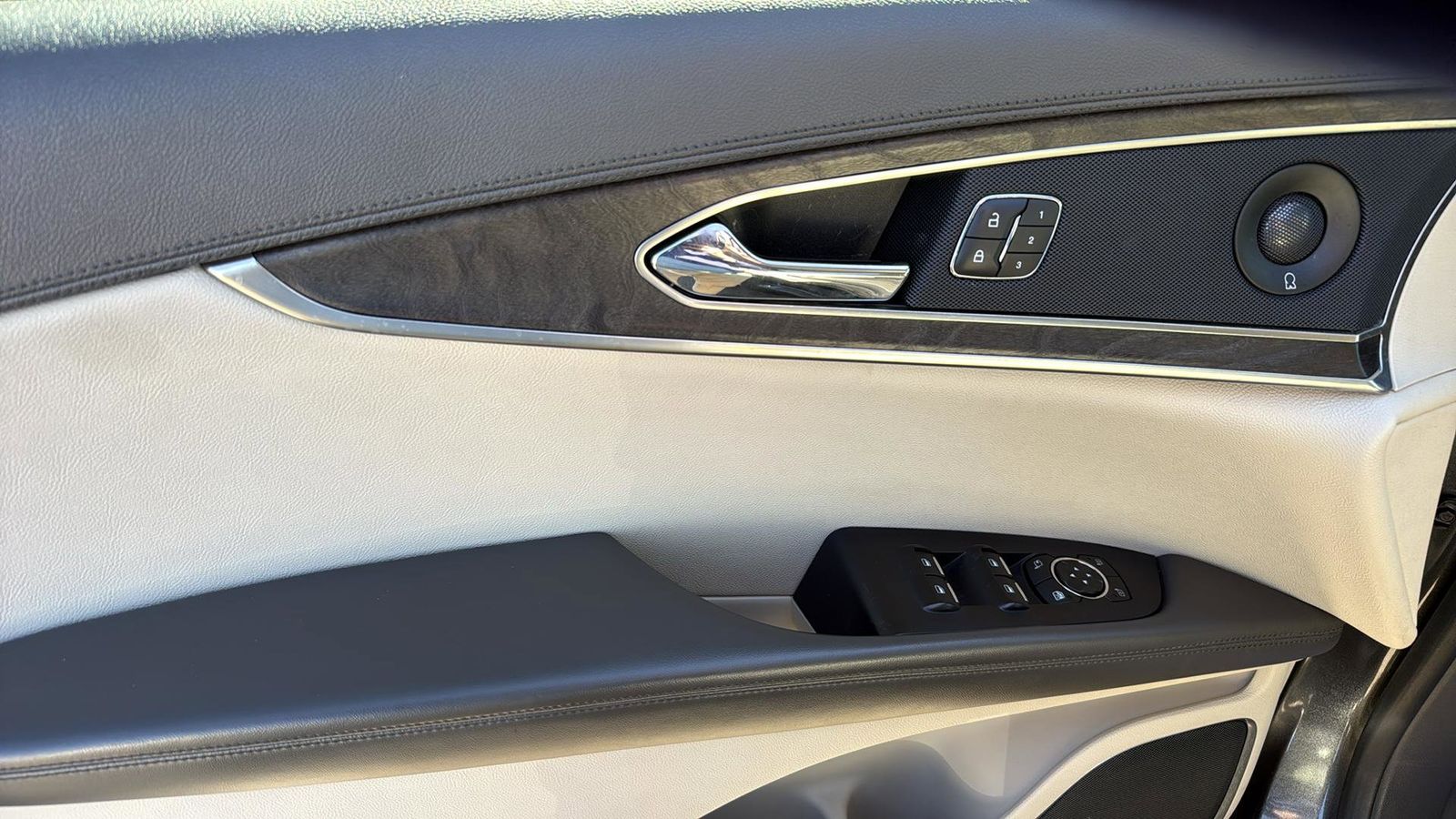 Used Car 2020 Lincoln Nautilus  Reserve For Sale Under $20,000 In Austin, Texas